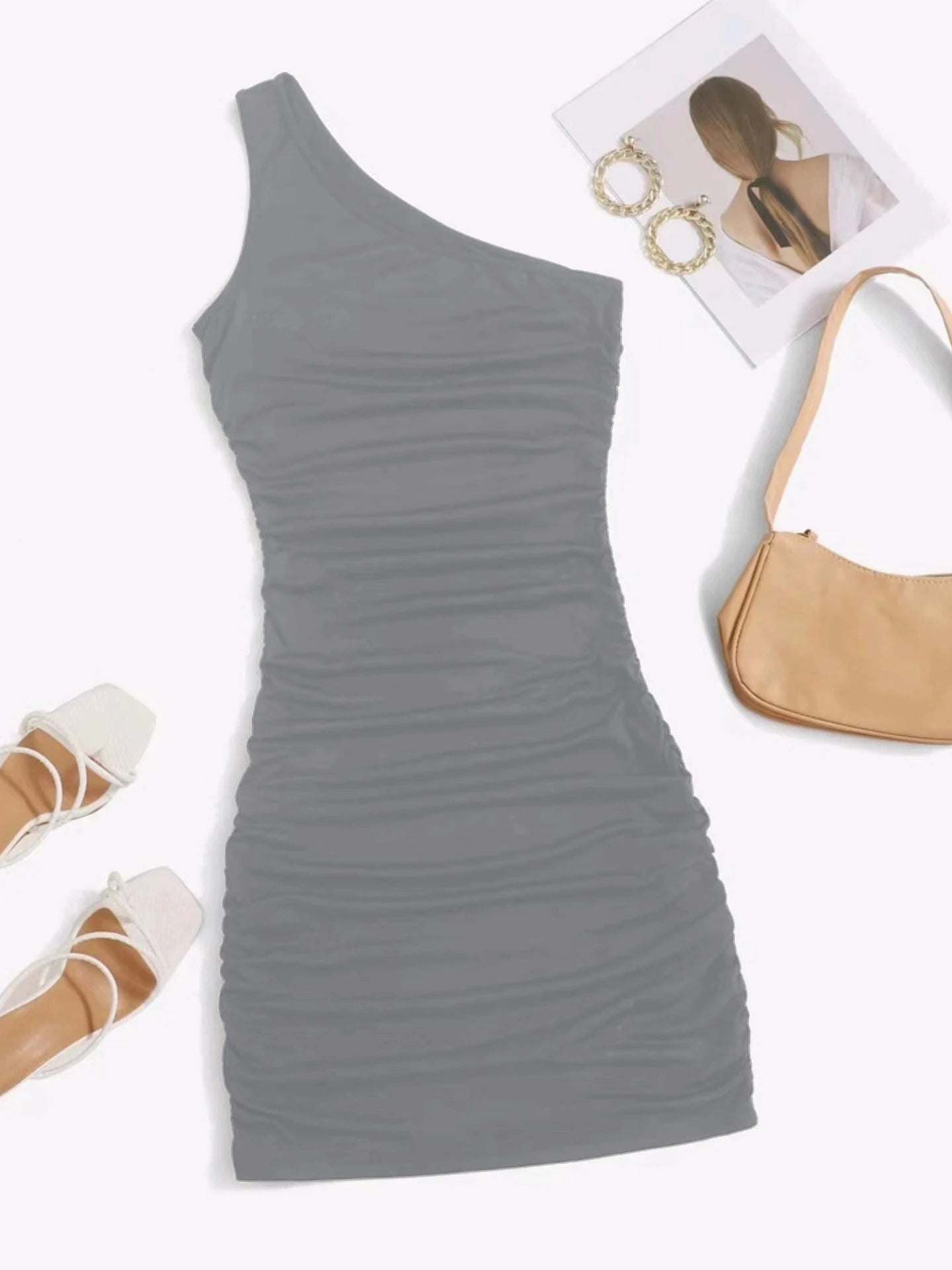 One-shoulder pleated slim dress